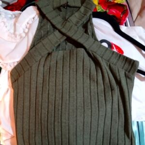 Sleeveless Turtle Neck